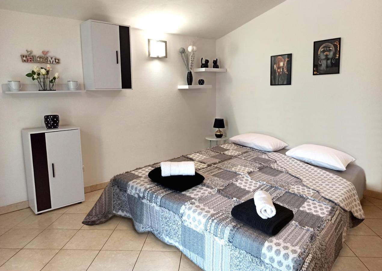 Apartman Dora Pula Eksteriør billede